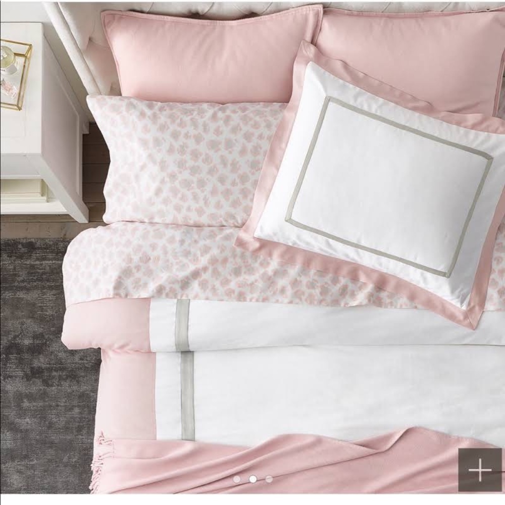 RESTORATION HARDWARE ABSTRACT ANIMAL PRINT SHEET SET (FULL)